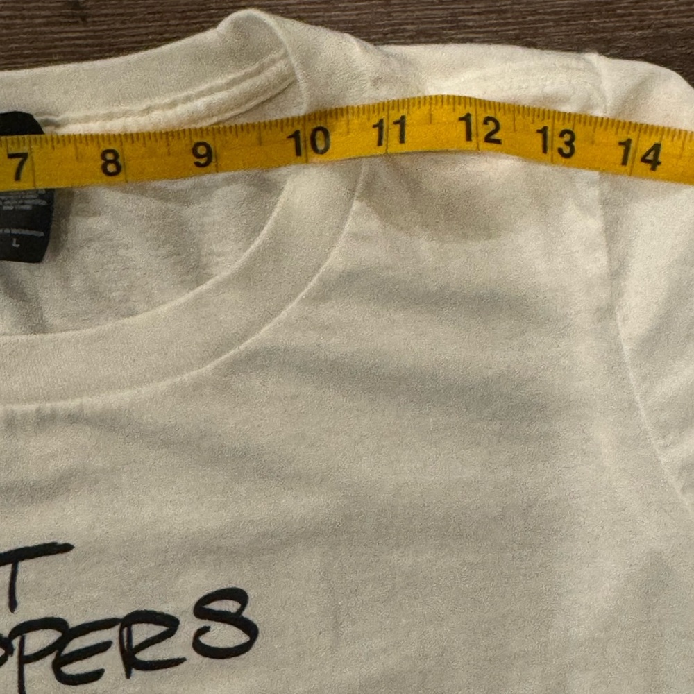 New Without Tag Women’s Large White Red Hot Chili Peppers Tshirt Lips Trendy! - Picture 3 of 8